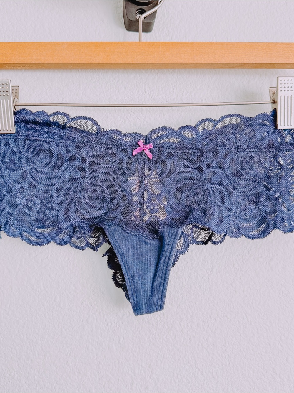 Victoria’s Secret | PINK Navy Lace Extra Low Rise Cheekster. Size Small